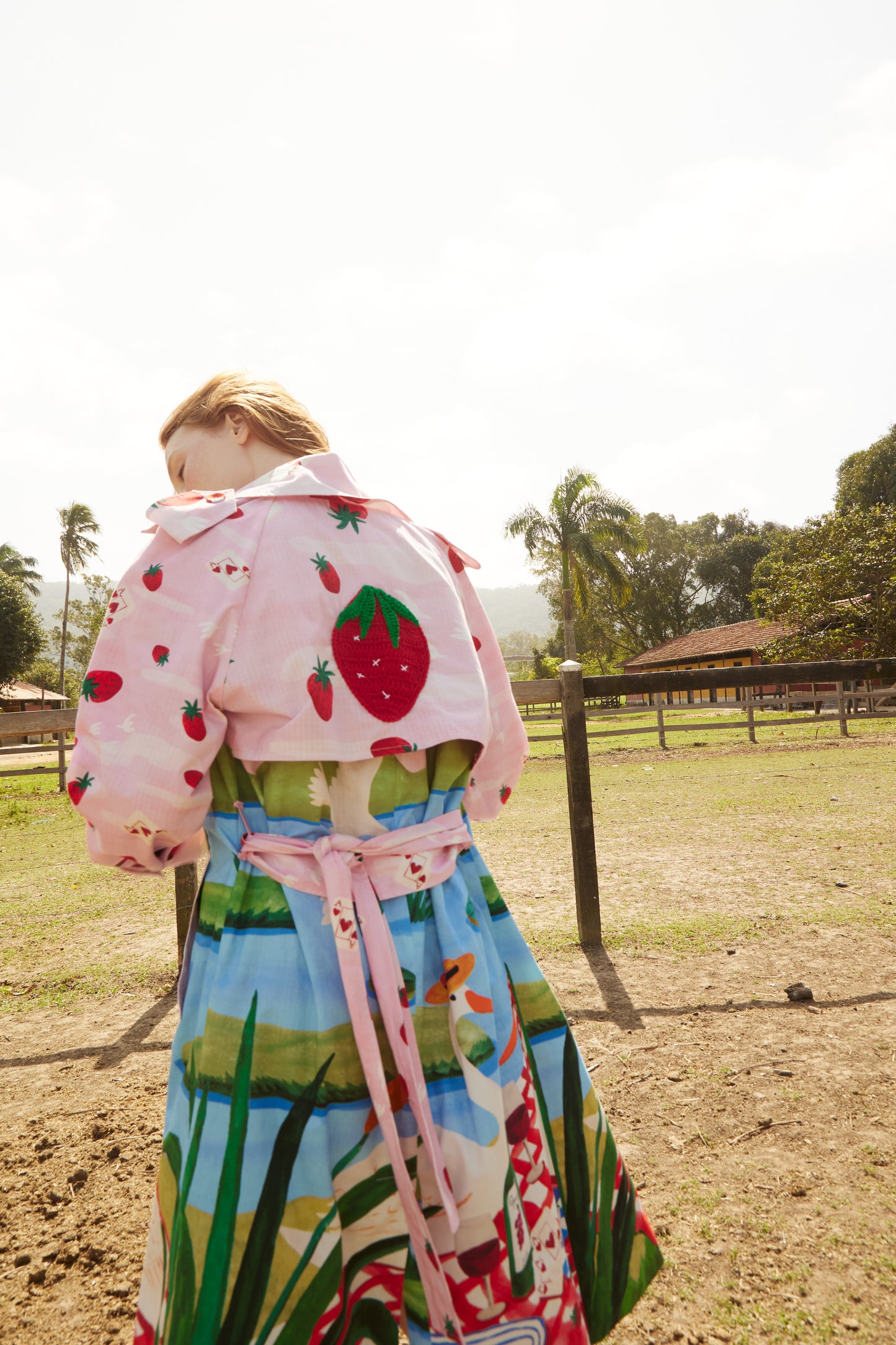 Trench Coat Picnic - rosa