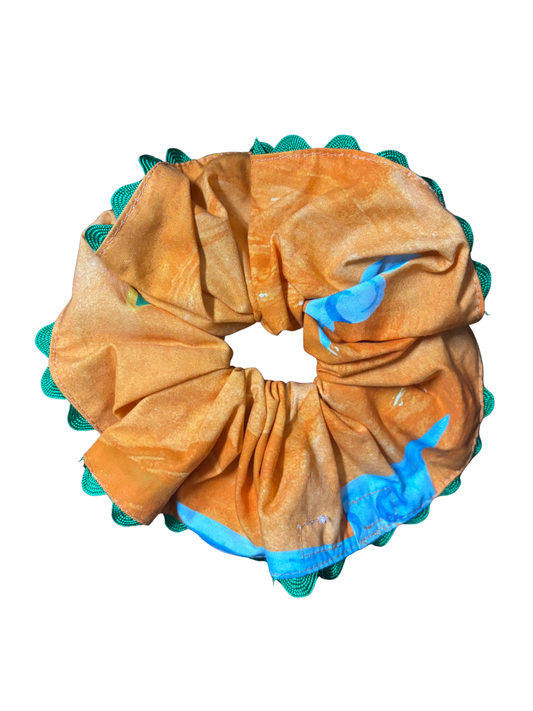 Scrunchie Sianinha Verde - céu laranja