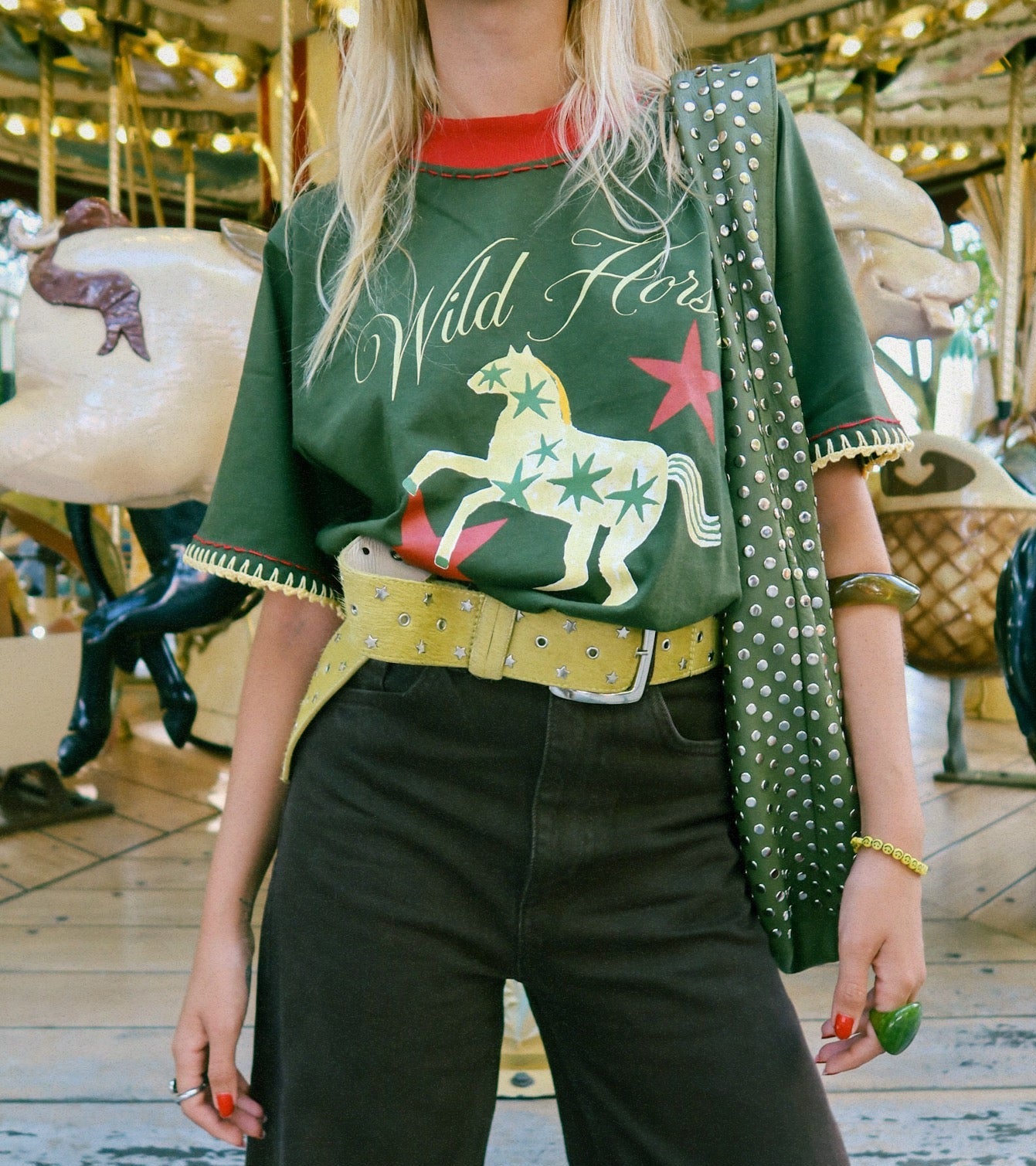 T-Shirt Wild Horses - verde militar